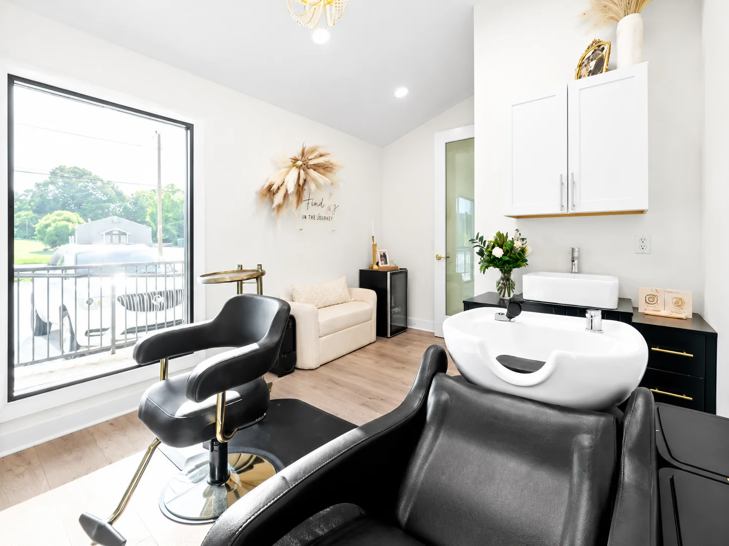 Salon suite 4
